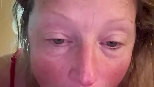 Pouty evli kadın sert bir yarağı seviyor