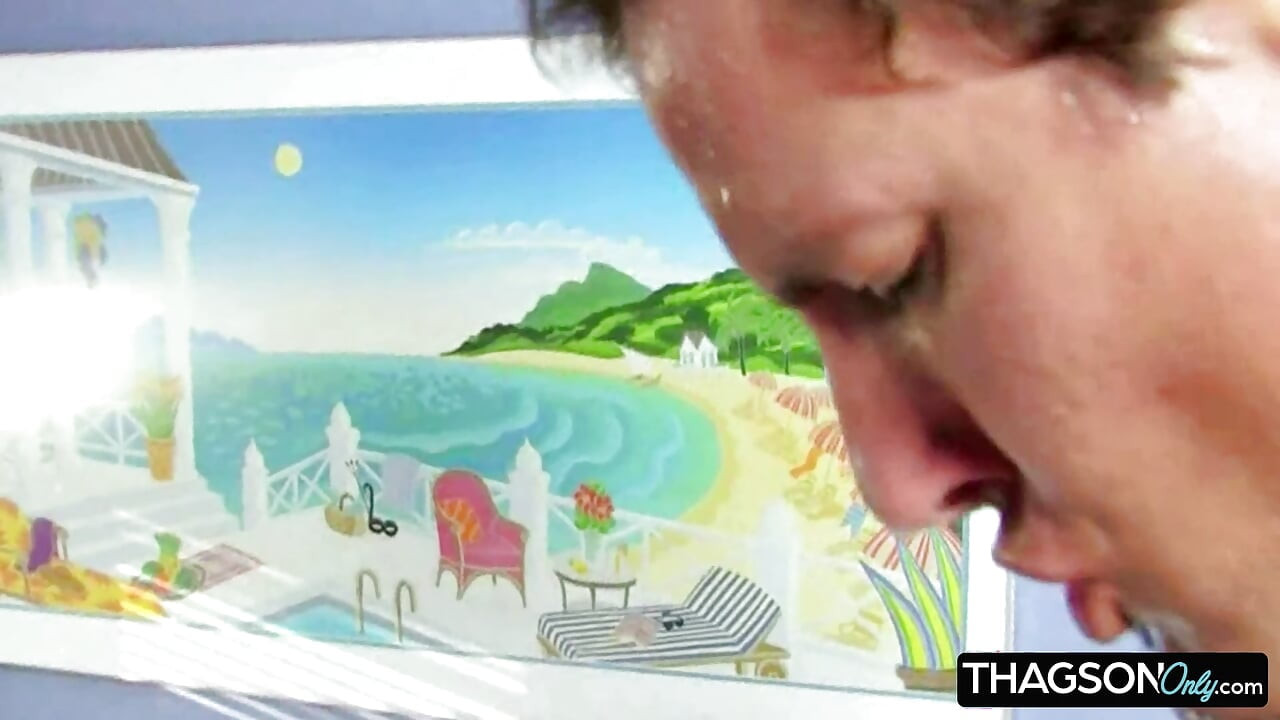 诱人的熟女被指交并被舔到高潮