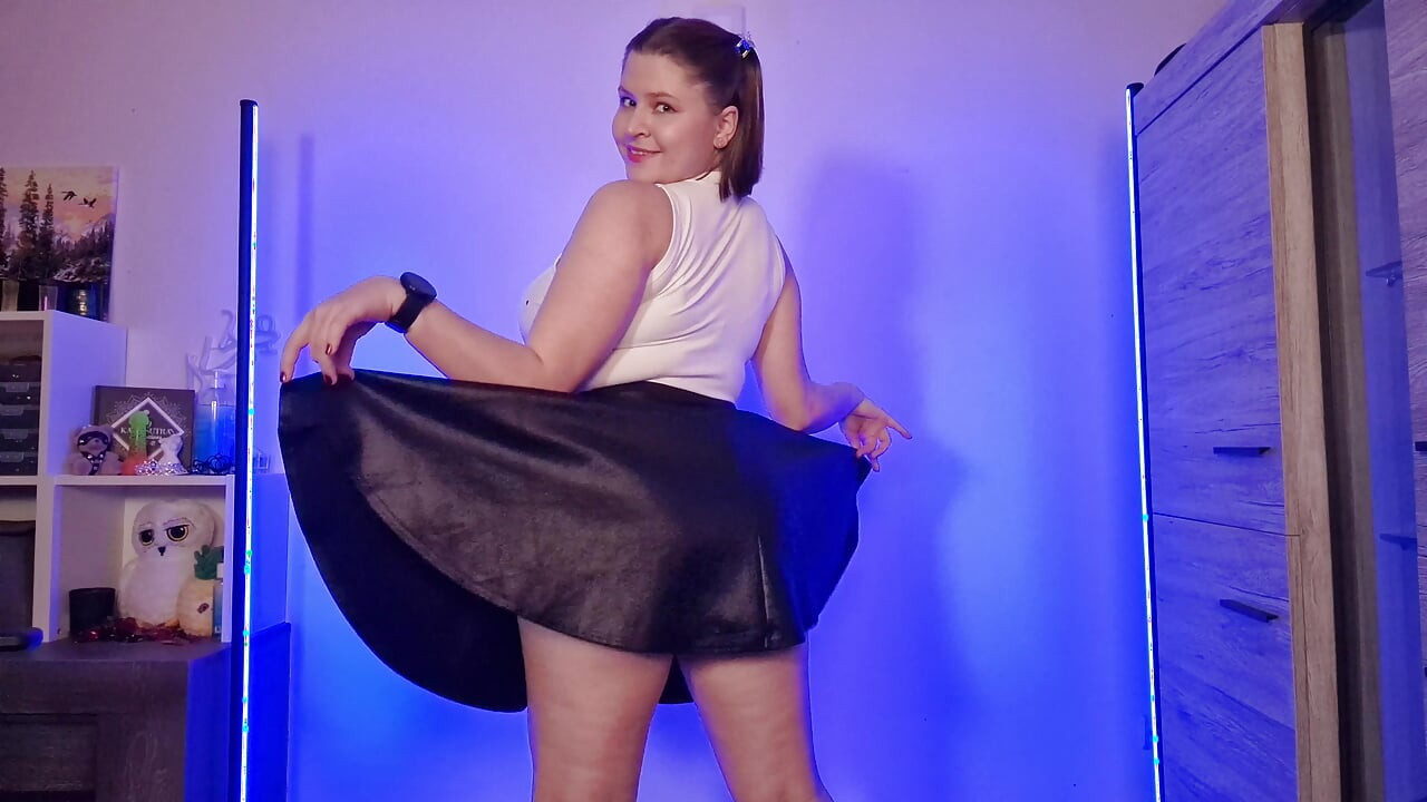 Curvy College Girl Haul Plaid, Drawstring and Black Mini Skirts Fit Check