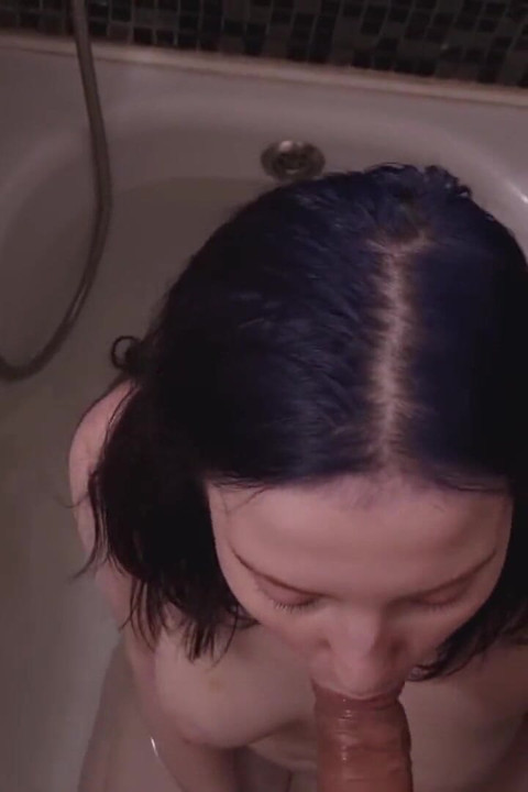 Wasilisa bardzo uwielbia ssać penisa