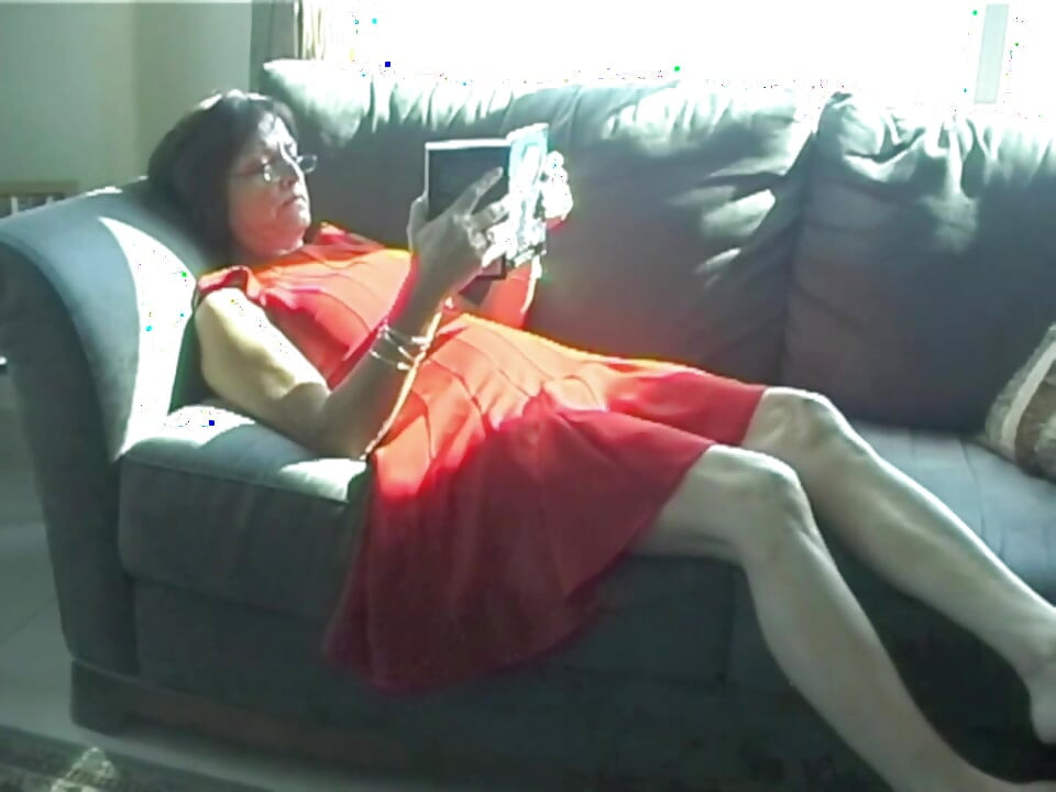 Mature - Fingering and Pee'n