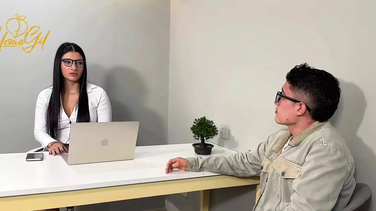 Tesuda psicóloga fode casal