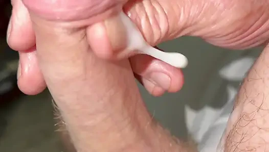 Yarağımdan döl sızıyor