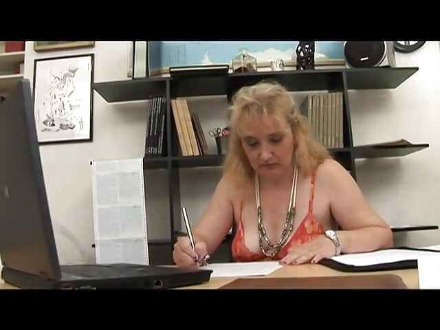 Bos saya adalah si jalang sebenar!