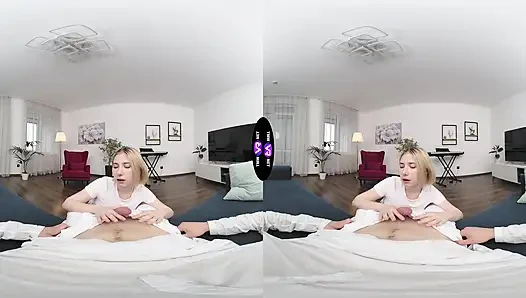 Dikkati dağılmış erkek arkadaş mı? Mila onu sert bir saksoyla kapatıyor - teenmegaworld