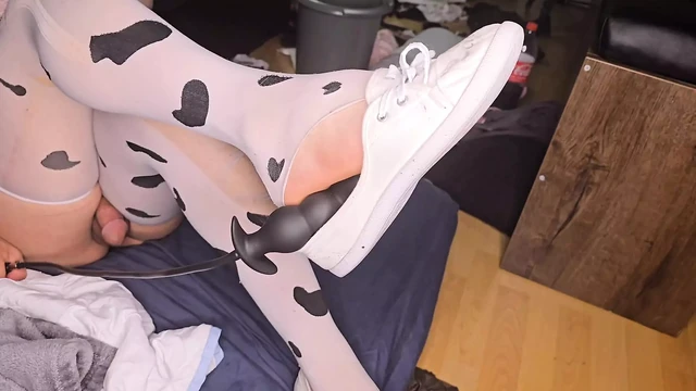 Femboy feet stink in ballerina and nylon and have sweated a lot
