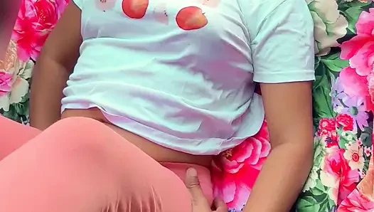Very Beautiful stepsister ki cutest friend ki virgin pussy fuck kiya, viral first time fuck xxx video