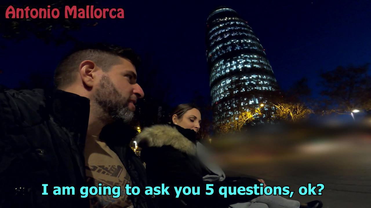 在我丢了airbnb后，热辣的大屁股西班牙人邀请我去她的酒店房间