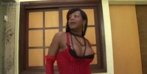Ebony tranny in red stockings