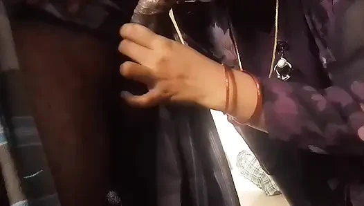 Tamil köylü kız mutfakta kocasının yarağını emiyor