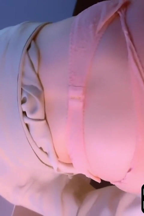Secret Hotel Rendezvous in Broad Daylight Led to an Unforgettable Passionate Encounter