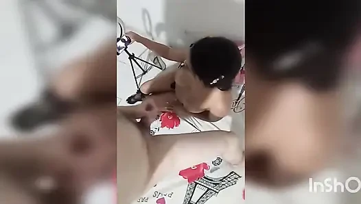 Я нанял этого мужчину, чтобы трахнуть меня, и я чувствую, что он не знал, как угодить мне