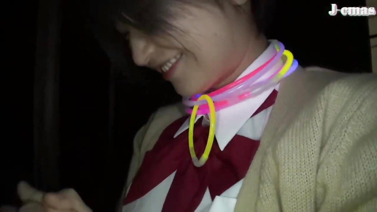 Uma beleza ousada abraça ao ar livre e deixa um traço quente onde a paixão transborda. 2º tempo - B