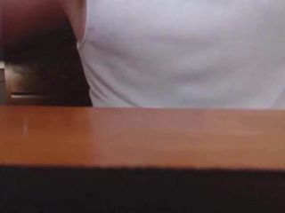 Enorme polla atlético chico blanco masturbándose en webcam