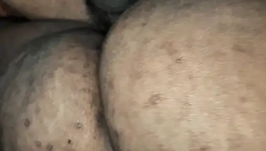 Pasangan muda berbagi getaran real night bareng-bareng