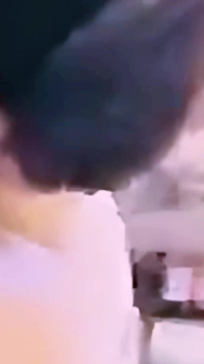 55mの写真家の大きなチンコをしゃぶり、喉に全部含み込みながら完璧な自家製フェラチオをクローズアップで行った... |クリップ2