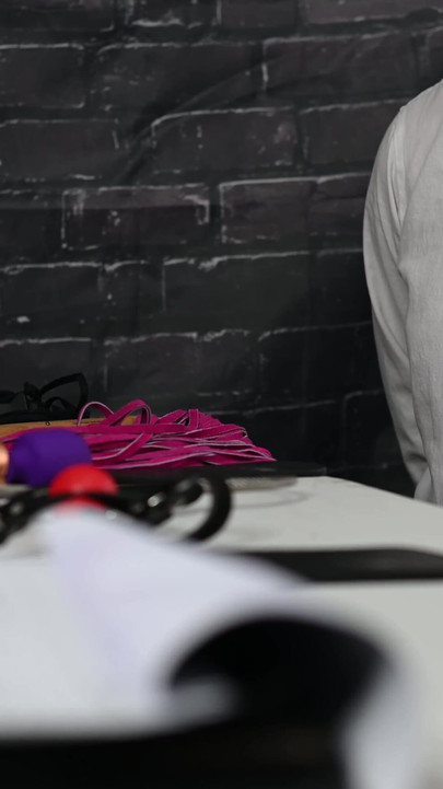 Sargent Izar fa una Ricerca sulla bolla di lattice sospetta | Clip 1