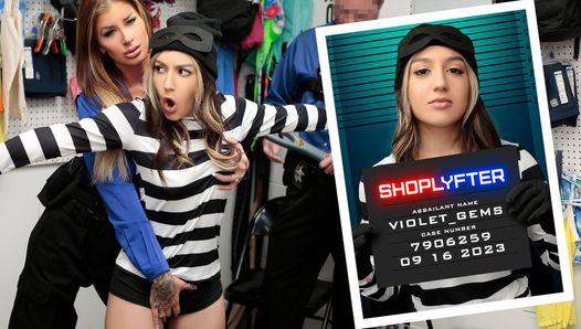 Fioletowe klejnoty dostaje złapane kradzieże w sklepie w centrum handlowym podczas noszenia kostiumu złodzieja - Shoplyfter