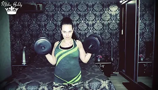 Biceps ve omuz mücadelesi için 50 ağırlık kaldırma tekrarı!