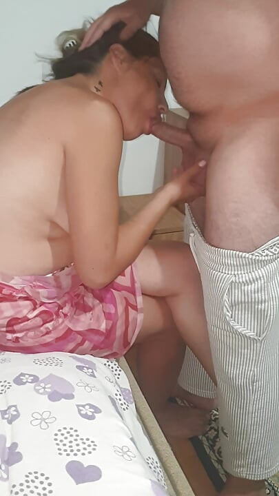 כלתי האלמנה בת ה -35 נותנת פליאטיו מדהים.