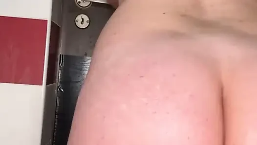 Cewek seksi lagi kentut sambil bugil