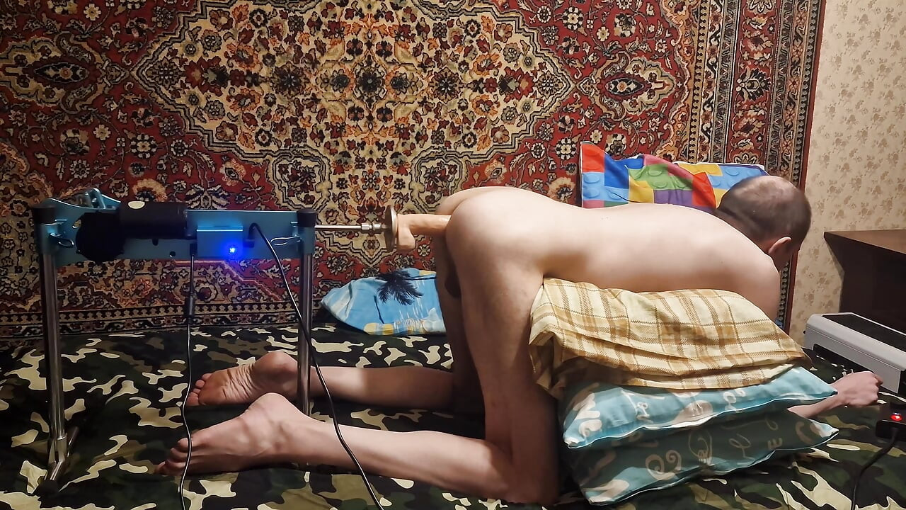 Sasha Earth cum hands free on a sex machine homemade amateur