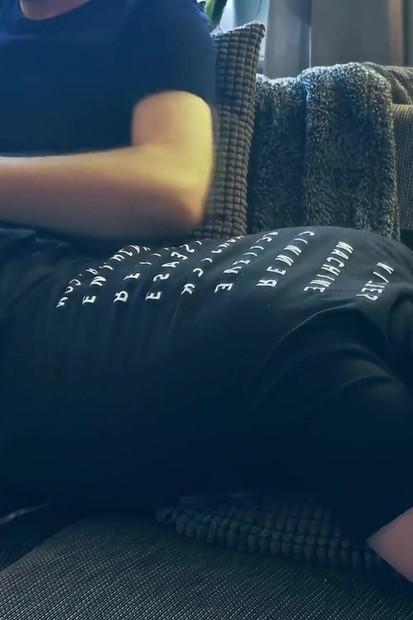 业余男孩得到他的第一个打屁股