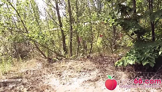 Yaramaz kızıl saçlı genç kızla riskli halka açık seks
