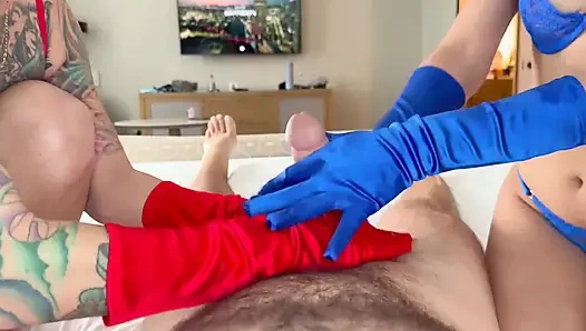 Misty addams & summer raez ngocok kontol cewek kulit putih dengan sarung tangan warna merah