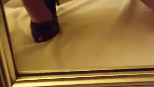 İlk videom--bir otel odasında yalnızım