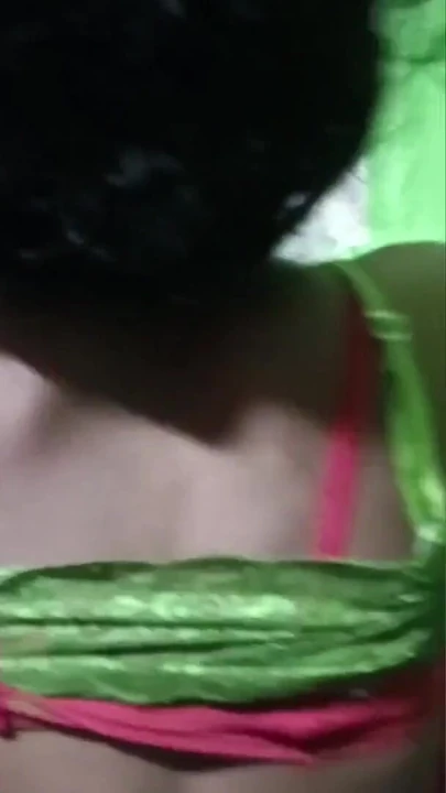 Momento memorável de "Desi village house wife and husband"