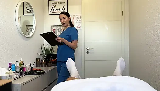 Er kam zweimal auf den massagetisch - handjob & blowjob