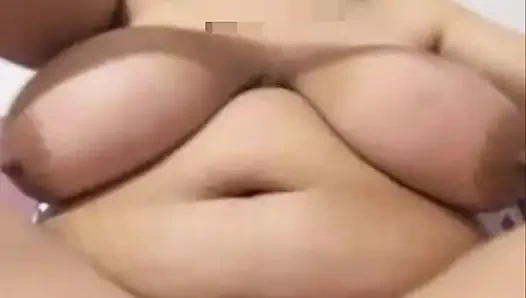 Я прикладываю масло массажа на мои 4