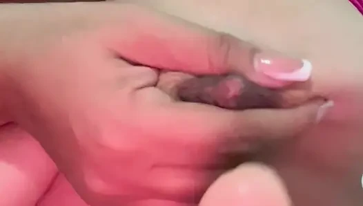 Aku lagi asik mainin toket besarku di kontolmu