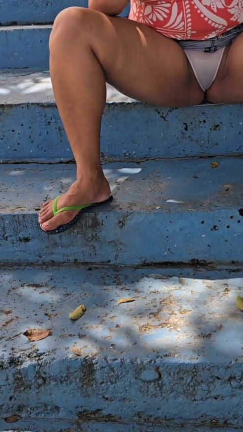 Cameltoe in the square | Clip 1