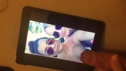 Αφιέρωμα σε 2 καυτά κοτόπουλα