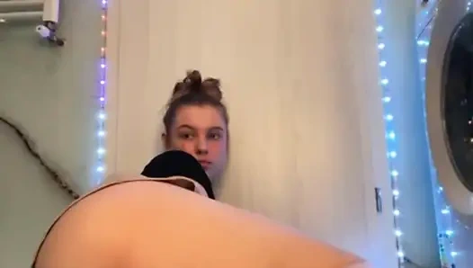 Jucielussie Masturbating on the bathroom close up