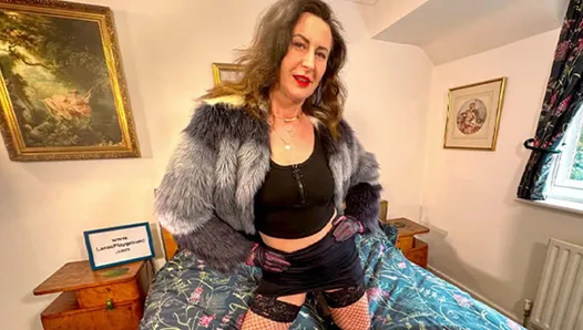 Lara Latex Dressing like a 70s Hooker and CUMS for LarasPlayground