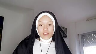 Монахиня Sor Rita делает минет на Xhamster