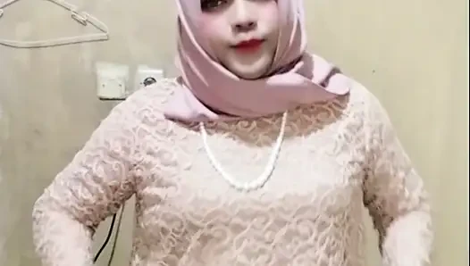 Hijab Crossdresser Ivvy Masturbates Till Cums