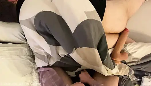 Güçlü çiftlik kızı - Alman çiftlik kızı kocasını bir canavar penisle yakalayınca şok olduktan sonra görevi alıyor