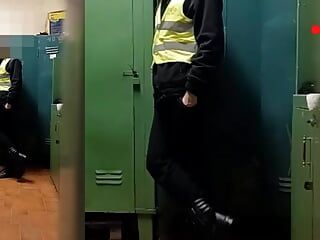 Agent de sécurité dans les vestiaires
