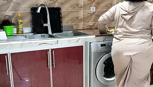 Egyptian Sharmota Get Her Pussy Wet in Kitchen Arabic Big Woman