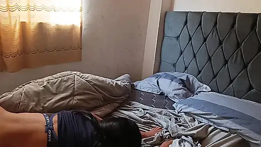 Yatağımda ev yapımı yaptığımız güzel sikiş