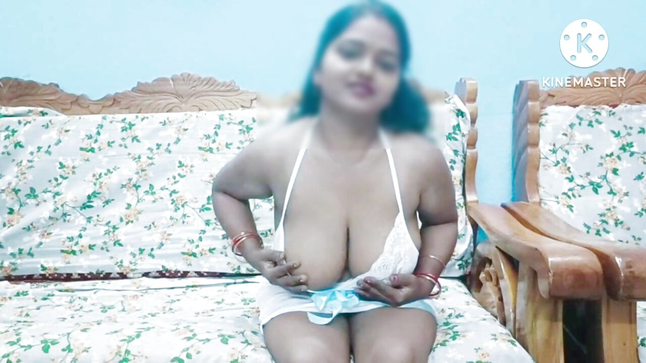 Nadržená dívka svádí sprostými řeči a masturbuje svou kundičku - tamilské erotické video