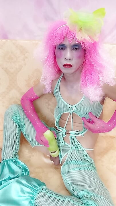 Oanh Le transgender wearing sexy clothes porn cucu too much pleasure