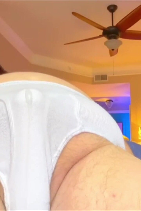 مدرب متقاعد في المصارعة وتدريب الأثقال لديه خيار فطر ضخم