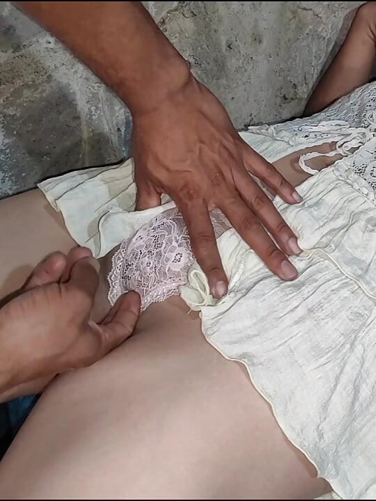 Perawan +18 Menggosok Bibir Vagina saya dan kami akhirnya berhubungan seks dalam video buatan sendiri amatir.