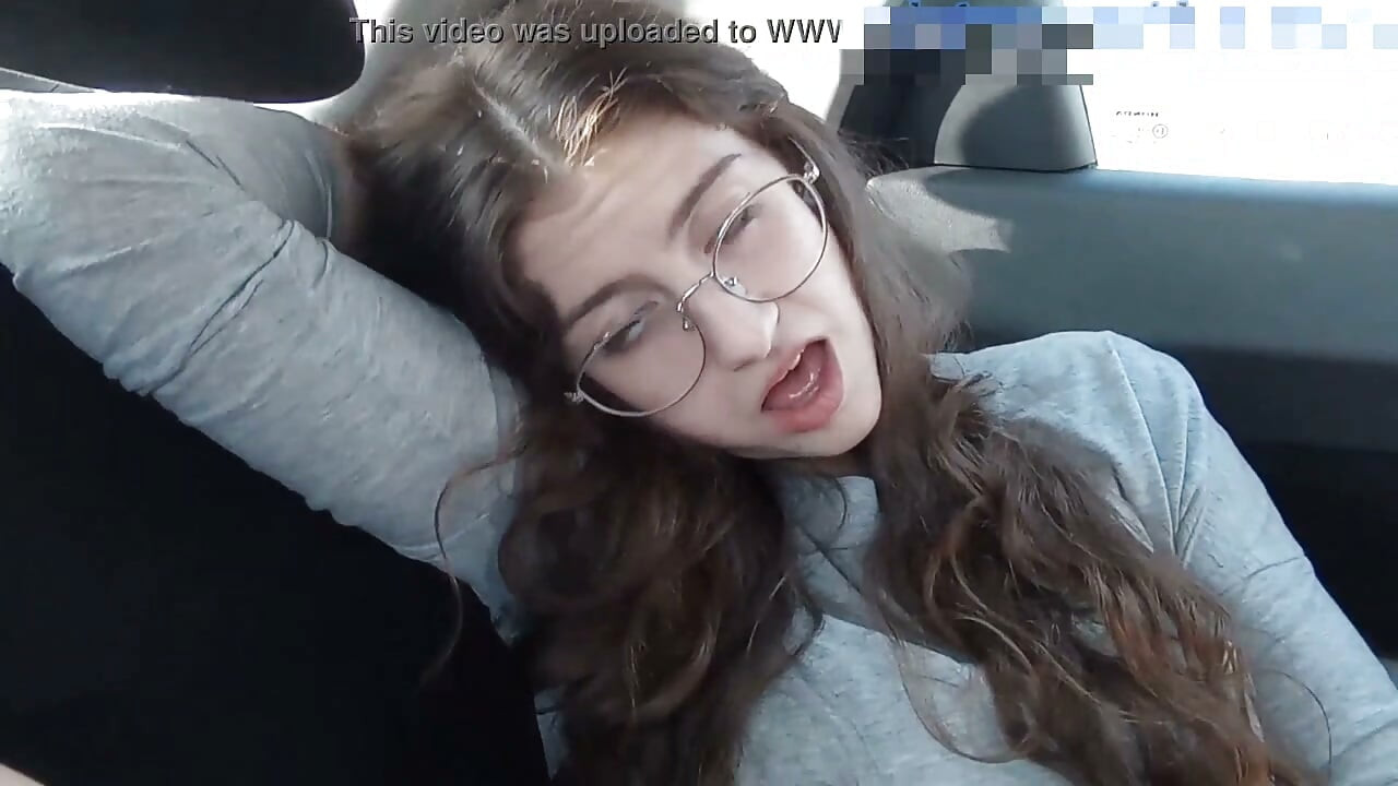 CUTE TEEN BRUNETTE MASTURBATE PUSSY CAR ORGASM