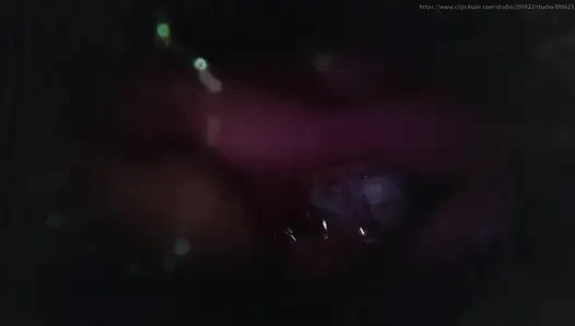 B014 mann geschrumpft und in der vagina der frau beim schlucken gefangen